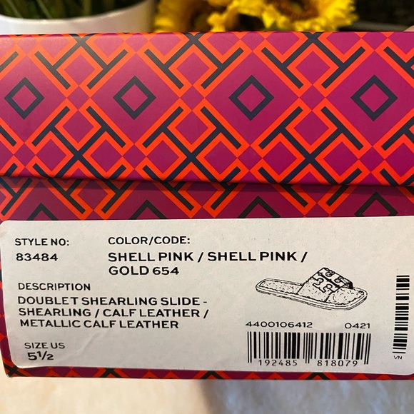 🔥 SALE 🔥 TORY BURCH Woman’s Double-T Fluffy Slippers - Picture 9 of 9